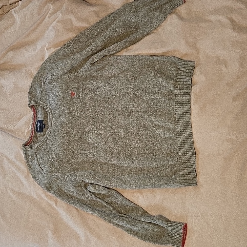 American Eagle Outfitters Men's Gray Crewneck Sweater with Red Accents Size XL